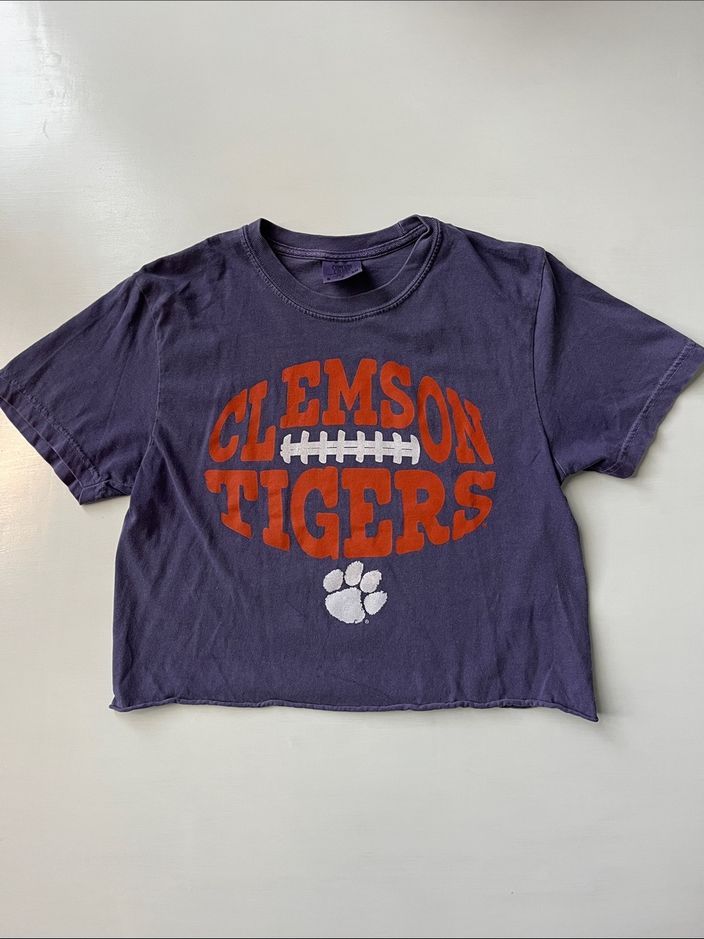 COMFORT COLORS Clemson Tigers Purple Graphic Crop Tee